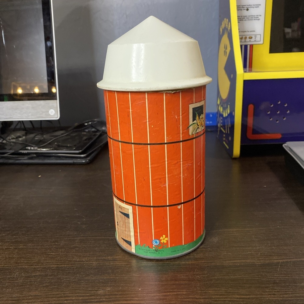 Vintage 1968 FISHER PRICE Little People Farm Silo Great Condition